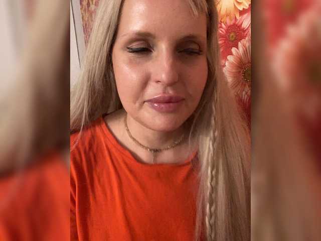 Milana40 live cam on BongaCams