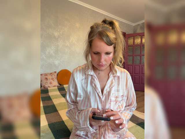 Milana40 live webcam show