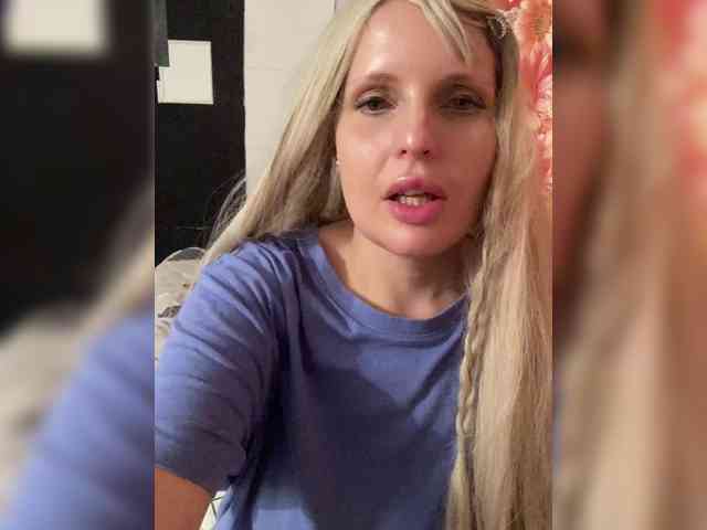 Milana40 Live Webcam on BongaCams