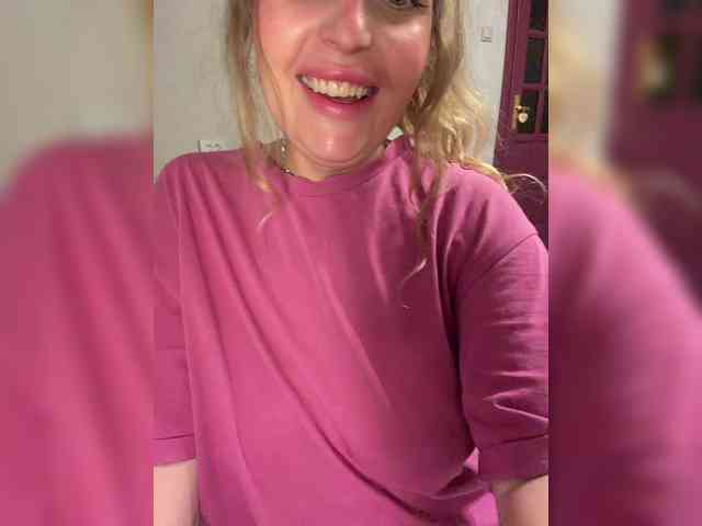 online nude chatroom Milana40