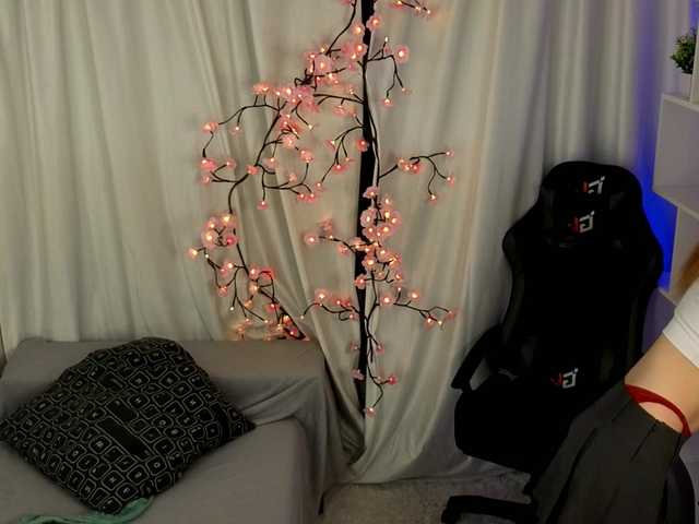 Chat with wtffox live cam