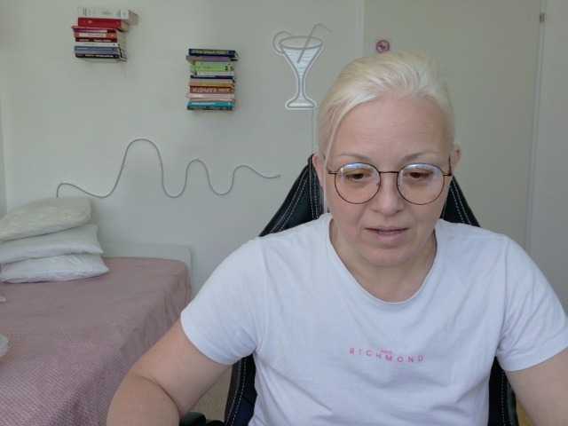 LinsyKim's BongaCams show and profile