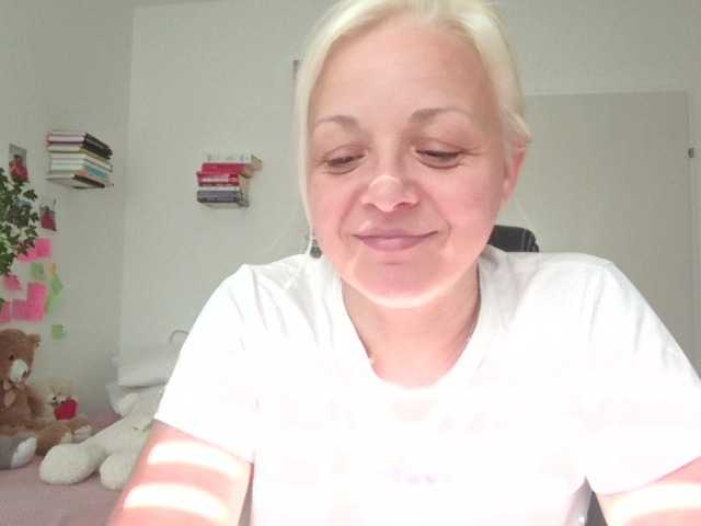 Profile and Statistics for LinsyKim on BongaCams