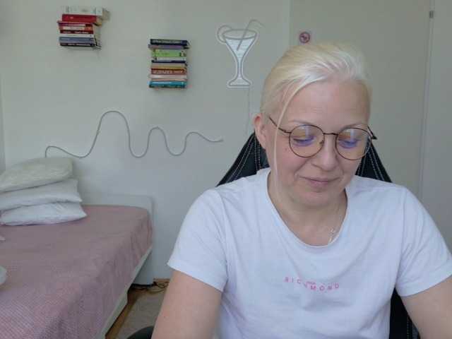 LinsyKim's BongaCams show and profile