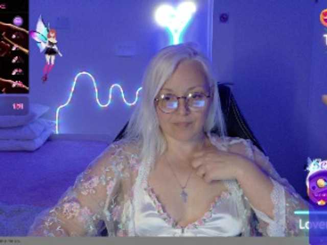 LinsyKim Live Cam and Statistics on UnifiedCams