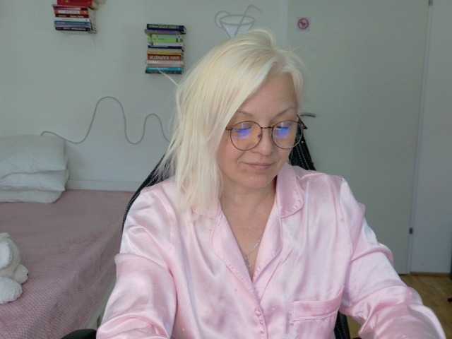 LinsyKim's BongaCams show and profile