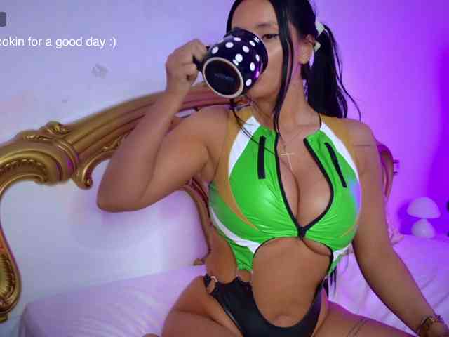 NicoleAnny webcam