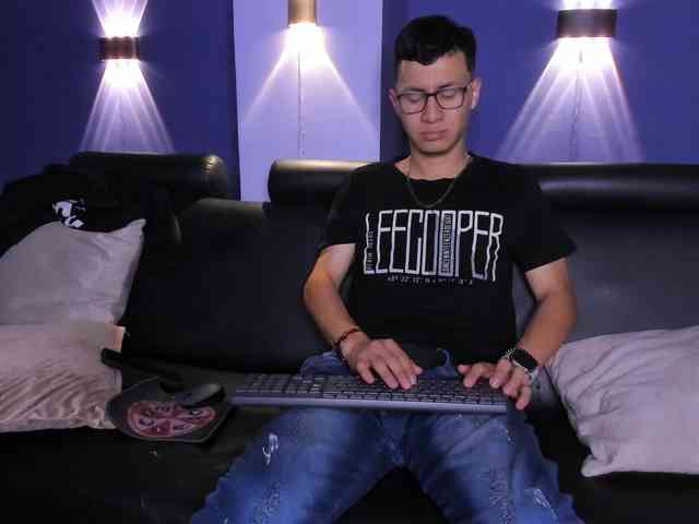 SkylarBlue Live Webcam on BongaCams