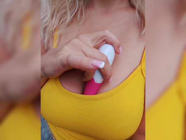 Sandra26a live cam on BongaCams