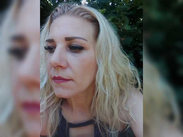 Sandra26a live cam on BongaCams