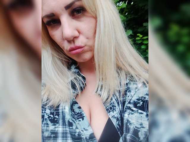 Sandra26a live cam on BongaCams