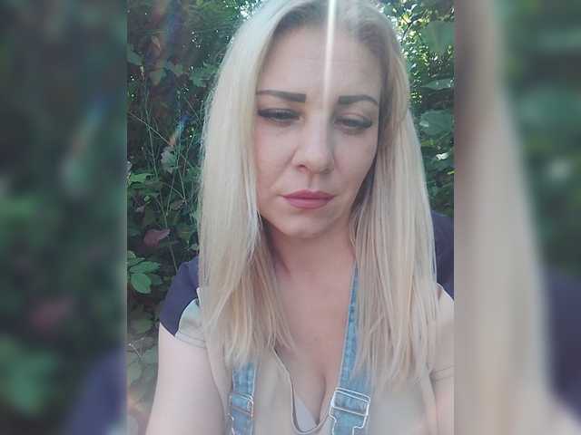 Sandra26a live cam on BongaCams