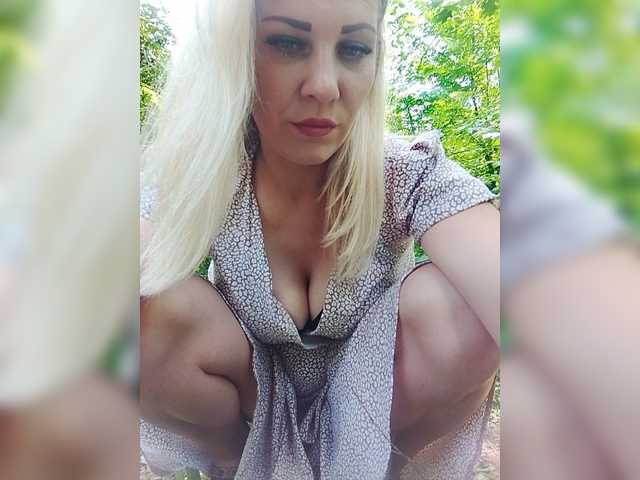 Sandra26a live cam on BongaCams