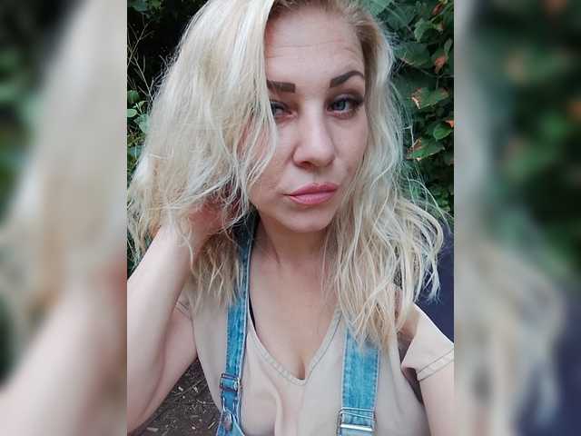 Sandra26a live cam on BongaCams