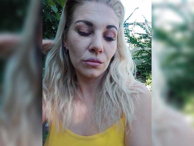 Sandra26a live cam on BongaCams