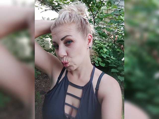 Sandra26a live cam on BongaCams