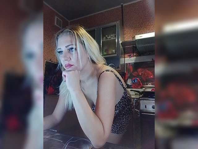 Sandra26a live cam on BongaCams