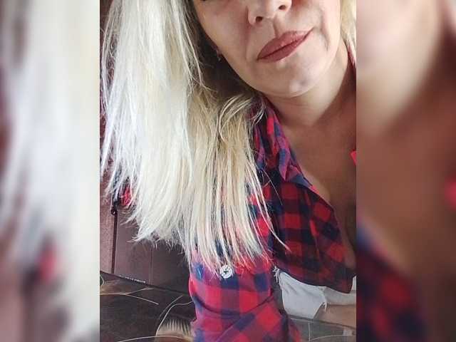 Sandra26a live cam on BongaCams