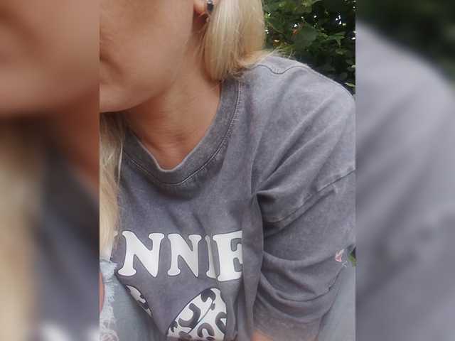 Sandra26a live cam on BongaCams