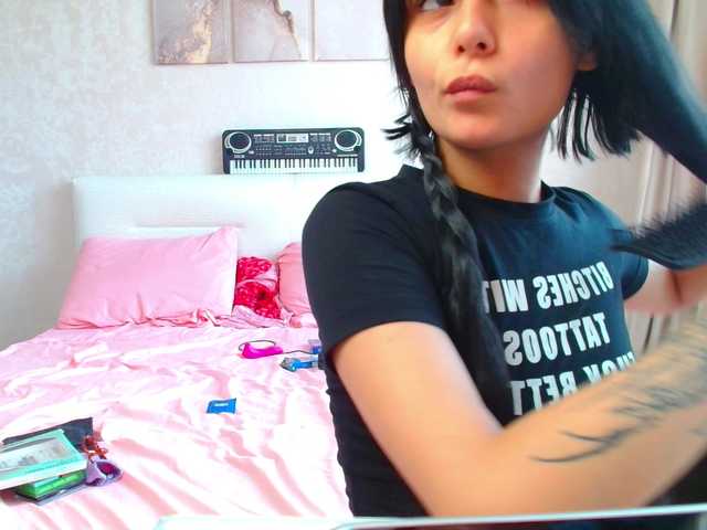 TheSluttyFox live cam on BongaCams
