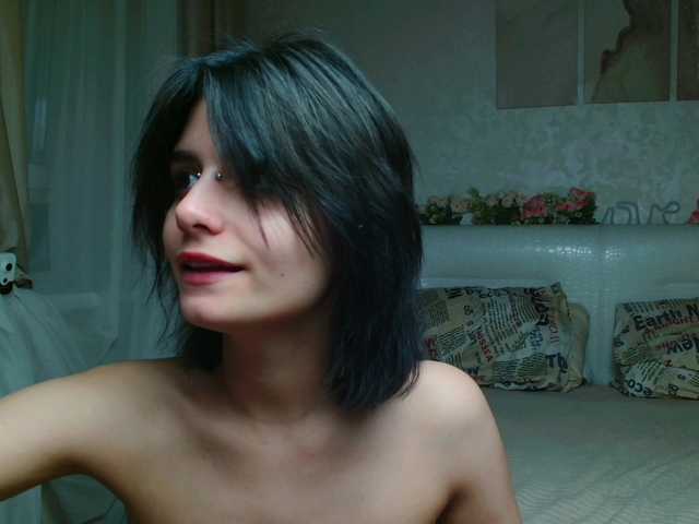 TheSluttyFox live cam on BongaCams