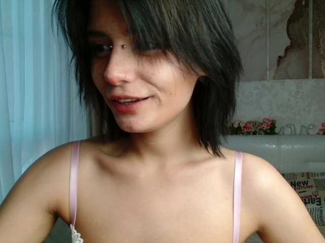 TheSluttyFox live cam on BongaCams