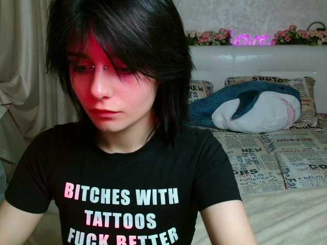 TheSluttyFox live cam