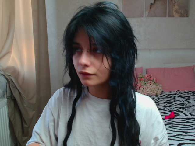 TheSluttyFox live cam on BongaCams