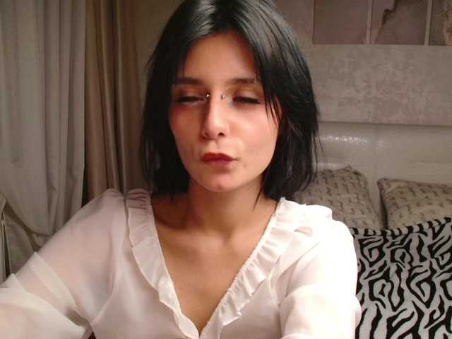 TheSluttyFox live cam on BongaCams