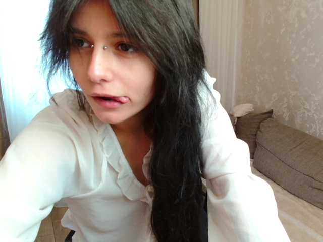 TheSluttyFox live cam on BongaCams