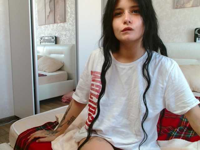 TheSluttyFox live cam on BongaCams