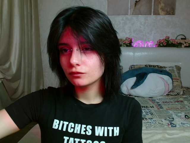 TheSluttyFox live cam on BongaCams