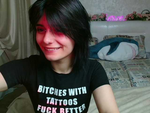 TheSluttyFox live cam on BongaCams
