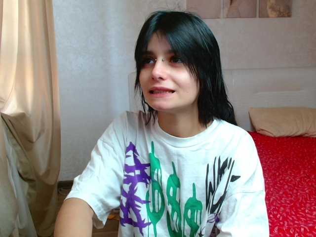 TheSluttyFox live cam on BongaCams
