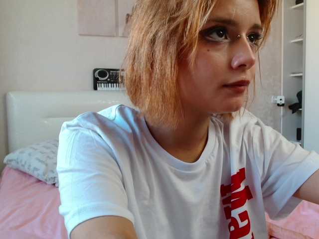 TheSluttyFox live cam