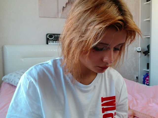 TheSluttyFox live cam on BongaCams