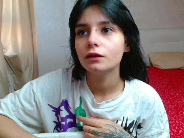 TheSluttyFox live cam on BongaCams