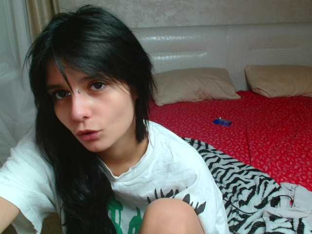 TheSluttyFox live cam on BongaCams