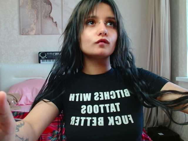 TheSluttyFox live cam on BongaCams