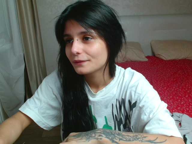 TheSluttyFox live cam on BongaCams