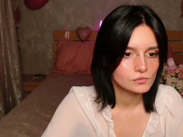 TheSluttyFox live cam preview