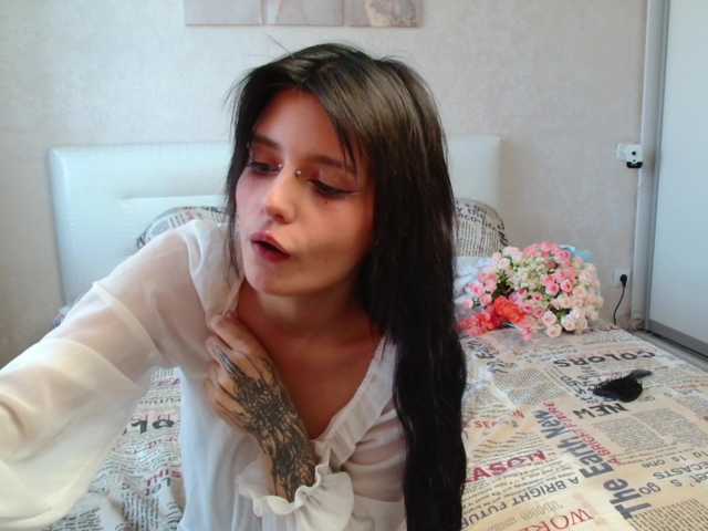 TheSluttyFox live cam on BongaCams
