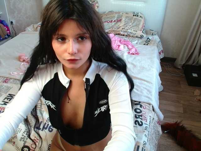 TheSluttyFox live cam on BongaCams