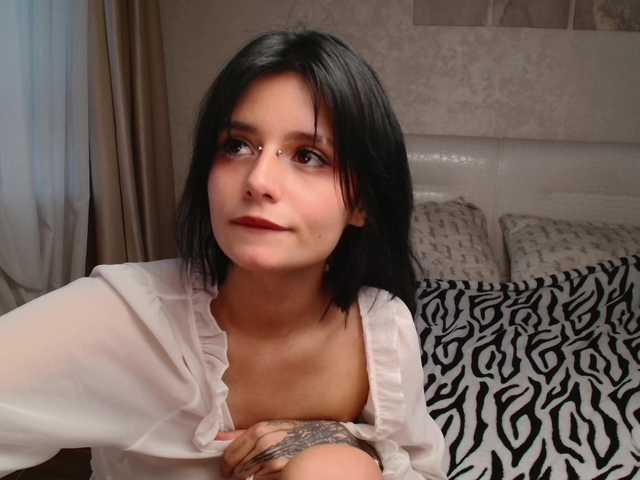 TheSluttyFox live cam on BongaCams