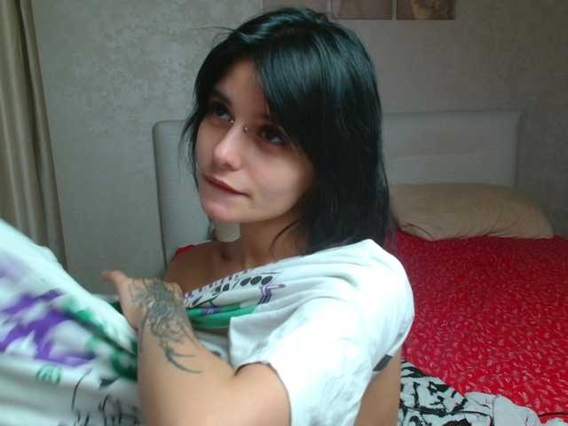 TheSluttyFox live cam on BongaCams