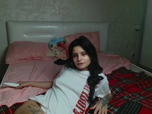 TheSluttyFox live cam on BongaCams