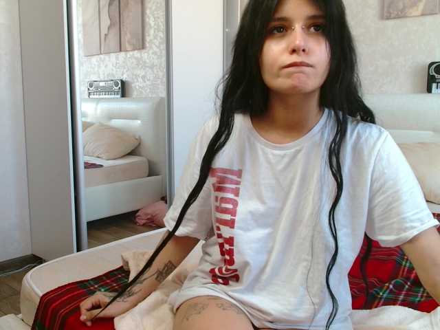 TheSluttyFox live cam on BongaCams