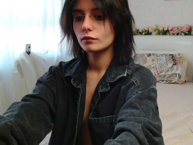 TheSluttyFox live cam