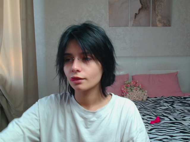 TheSluttyFox live cam on BongaCams