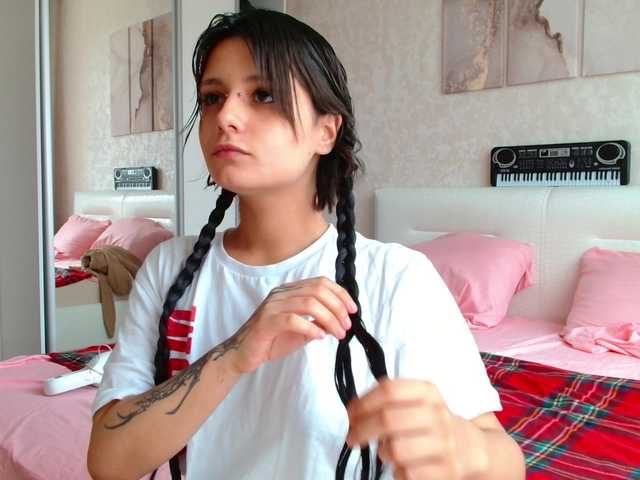 TheSluttyFox live cam on BongaCams
